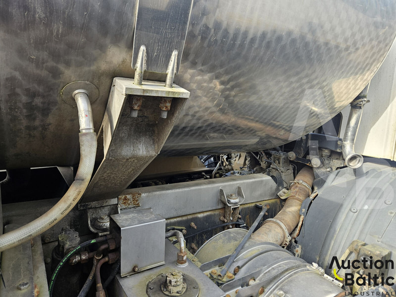 Camion citerne pour transport de lait Scania P 230: photos 15
