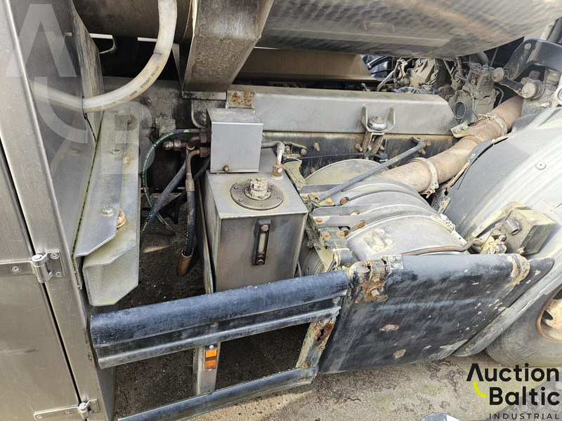 Camion citerne pour transport de lait Scania P 230: photos 19