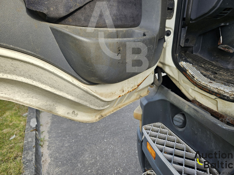 Camion citerne pour transport de lait Scania P 230: photos 11