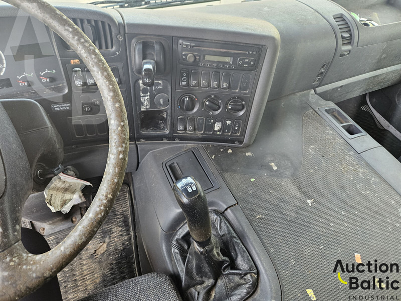 Camion citerne pour transport de lait Scania P 230: photos 9