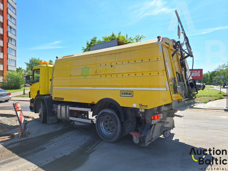 Scania P 94 - Balayeuse de voirie: photos 4 Scania P 94 - Balayeuse de voirie: photos 4