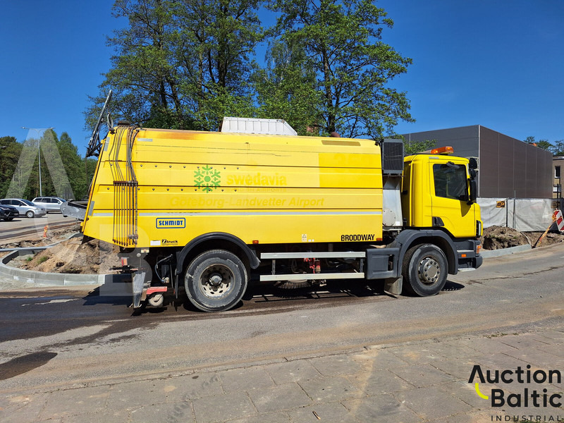 Scania P 94 - Balayeuse de voirie: photos 3 Scania P 94 - Balayeuse de voirie: photos 3