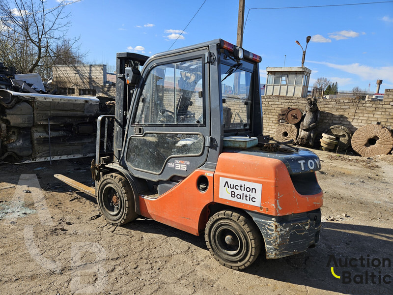 Toyota E 811 - Chariot élévateur diesel: photos 4 Toyota E 811 - Chariot élévateur diesel: photos 4