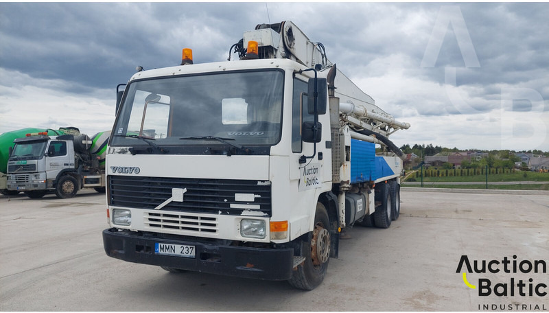 Volvo FL10 - Pompe à béton stationnaire: photos 1 Volvo FL10 - Pompe à béton stationnaire: photos 1