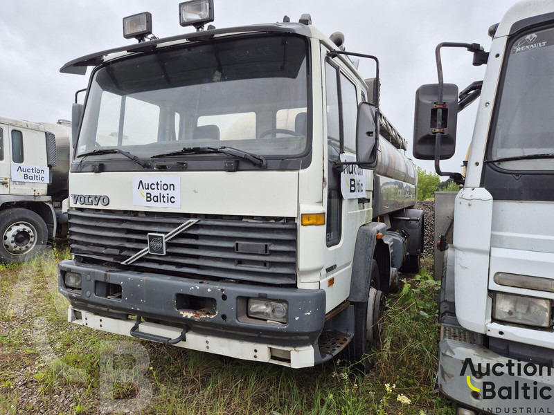 Volvo FL6 - Camion citerne: photos 1 Volvo FL6 - Camion citerne: photos 1