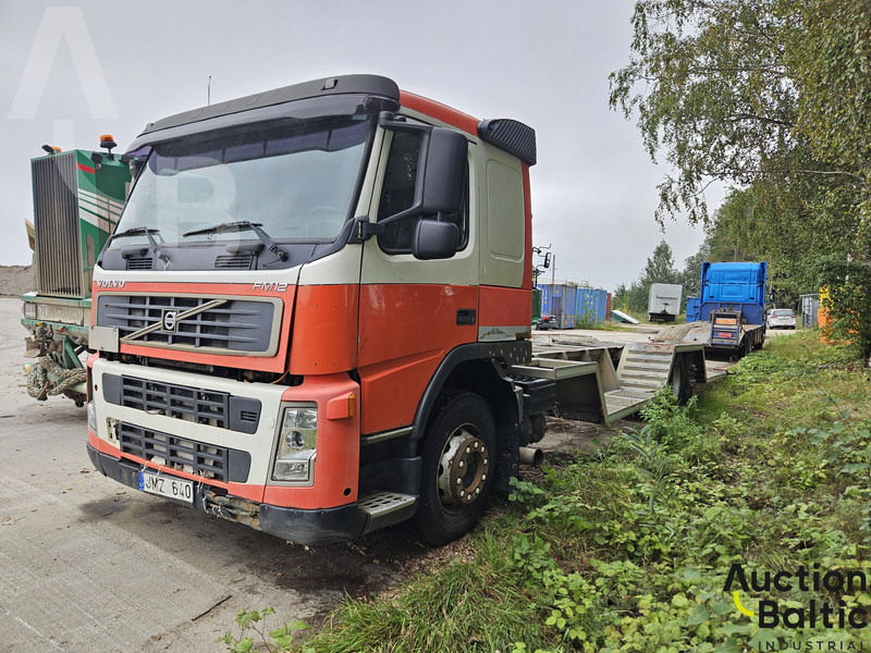 Volvo FM12 - Camion porte-voitures: photos 2 Volvo FM12 - Camion porte-voitures: photos 2
