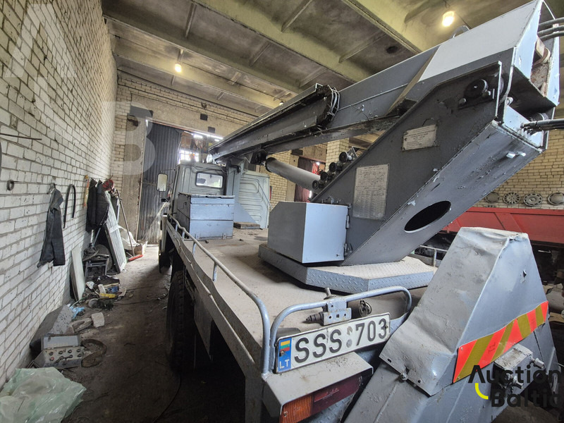 ZIL ZIL 433362 - Camion avec nacelle: photos 4 ZIL ZIL 433362 - Camion avec nacelle: photos 4