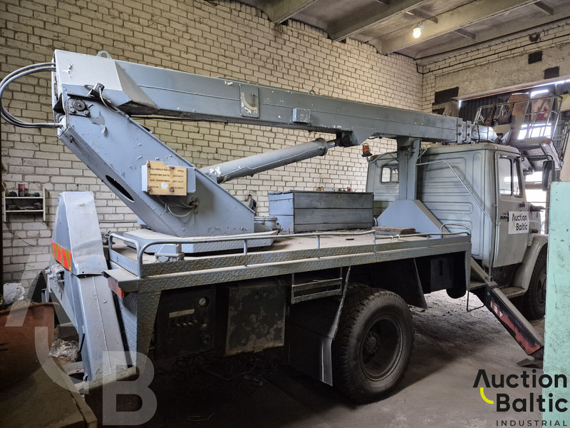 ZIL ZIL 433362 - Camion avec nacelle: photos 3 ZIL ZIL 433362 - Camion avec nacelle: photos 3