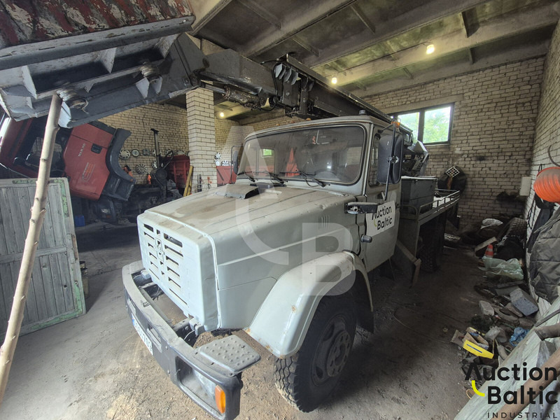 ZIL ZIL 433362 - Camion avec nacelle: photos 2 ZIL ZIL 433362 - Camion avec nacelle: photos 2