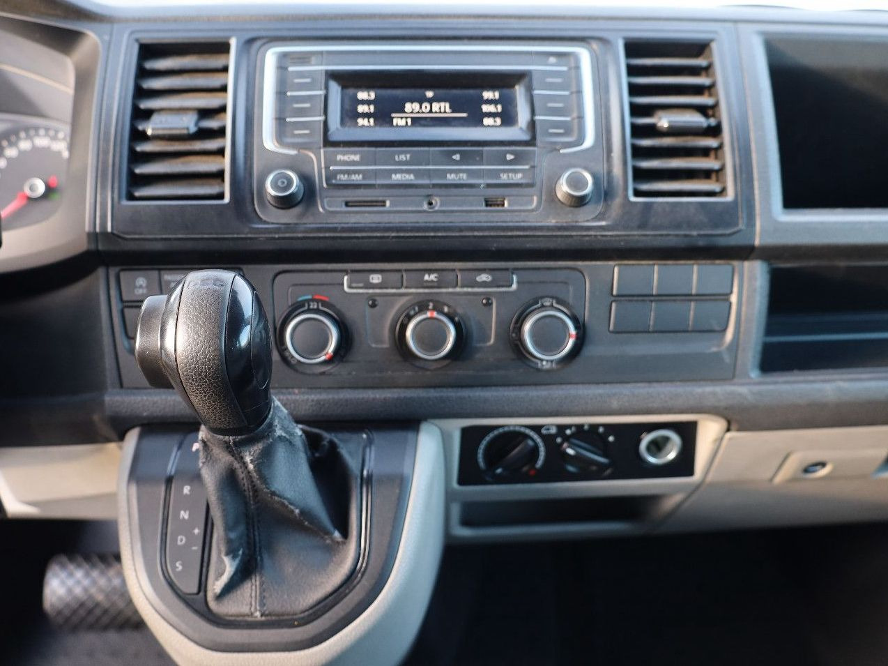 Transport de personnes Volkswagen T6 Transporter/ 2.0 TDI/EU6/1.Hand: photos 14
