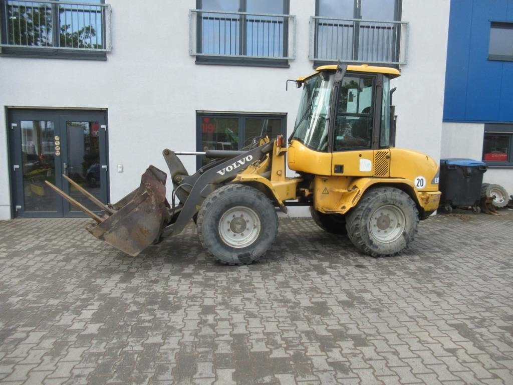 Volvo L 30 B - Chargeuse sur pneus: photos 1 Volvo L 30 B - Chargeuse sur pneus: photos 1