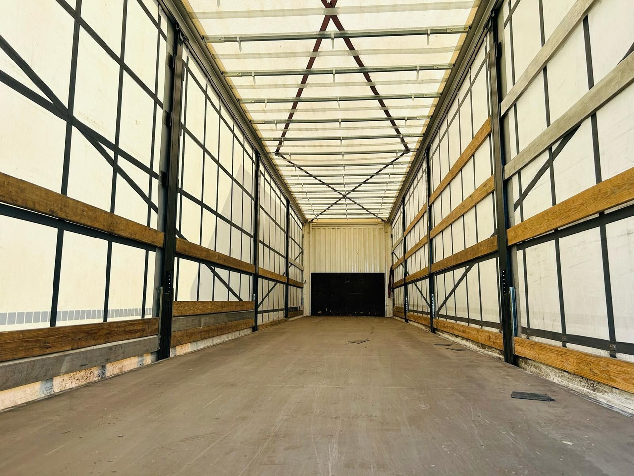 Kässbohrer Schiebeplanen Auflieger - Semi-remorque rideaux coulissants: photos 5 Kässbohrer Schiebeplanen Auflieger - Semi-remorque rideaux coulissants: photos 5