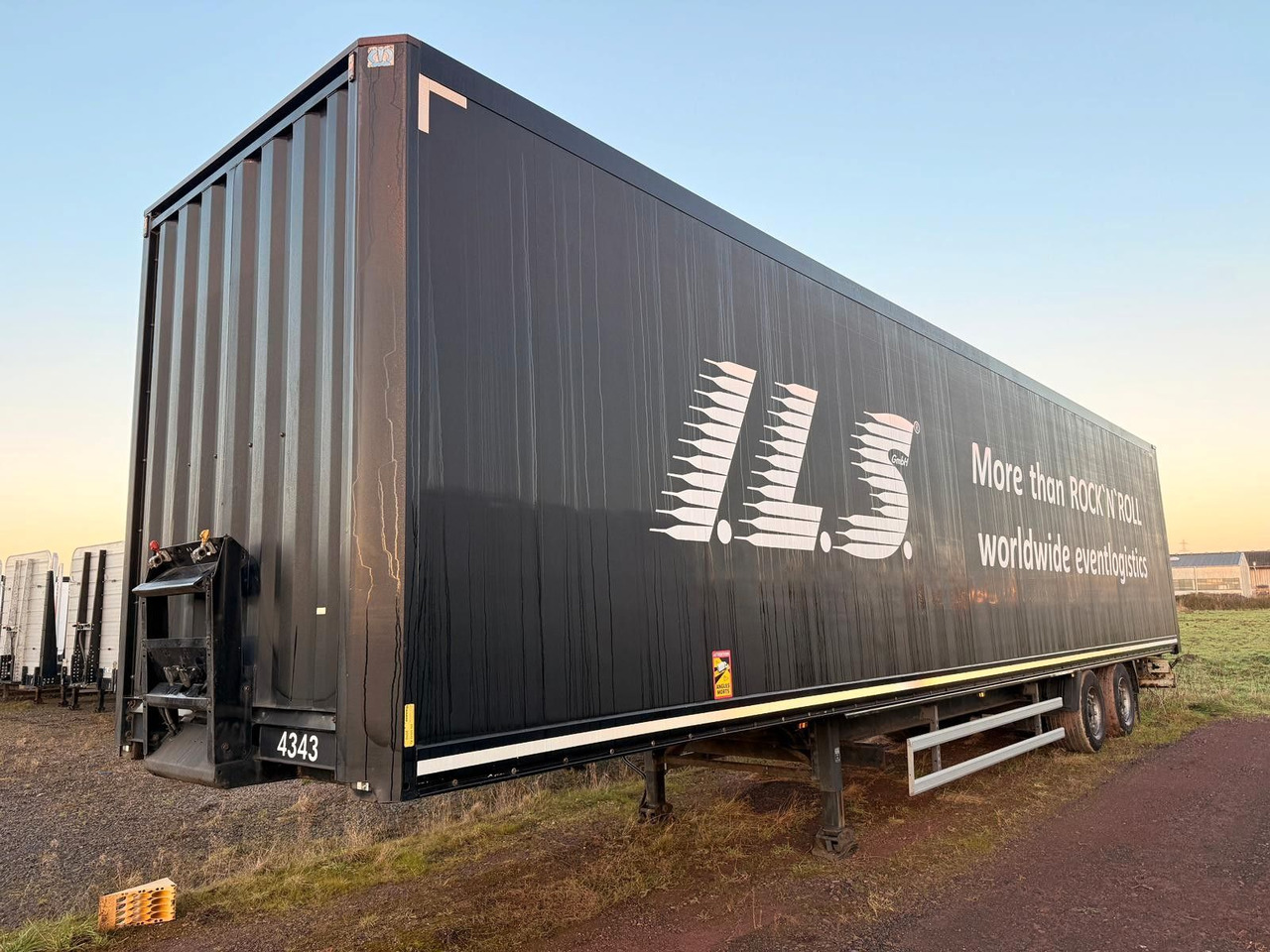 Krone SZ - Mega Koffer mit Rampenhalterung - Semi-remorque fourgon: photos 1 Krone SZ - Mega Koffer mit Rampenhalterung - Semi-remorque fourgon: photos 1