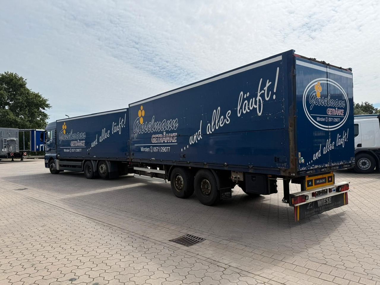 MAN TGA Schwenkwand-Getränkeaufbau incl. Anhänger - Camion pour le transport de boissons: photos 4 MAN TGA Schwenkwand-Getränkeaufbau incl. Anhänger - Camion pour le transport de boissons: photos 4