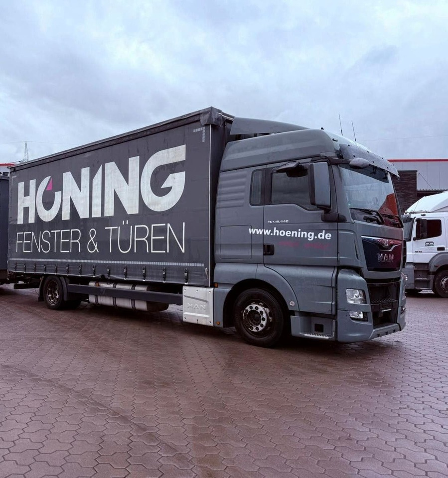 MAN TGX 18.440 LL Volumen LKW mit Staplerhalterung MAN TGX 18.440 LL Volumen LKW mit Staplerhalterung - Camion à rideaux coulissants: photos 1 MAN TGX 18.440 LL Volumen LKW mit Staplerhalterung MAN TGX 18.440 LL Volumen LKW mit Staplerhalterung - Camion à rideaux coulissants: photos 1