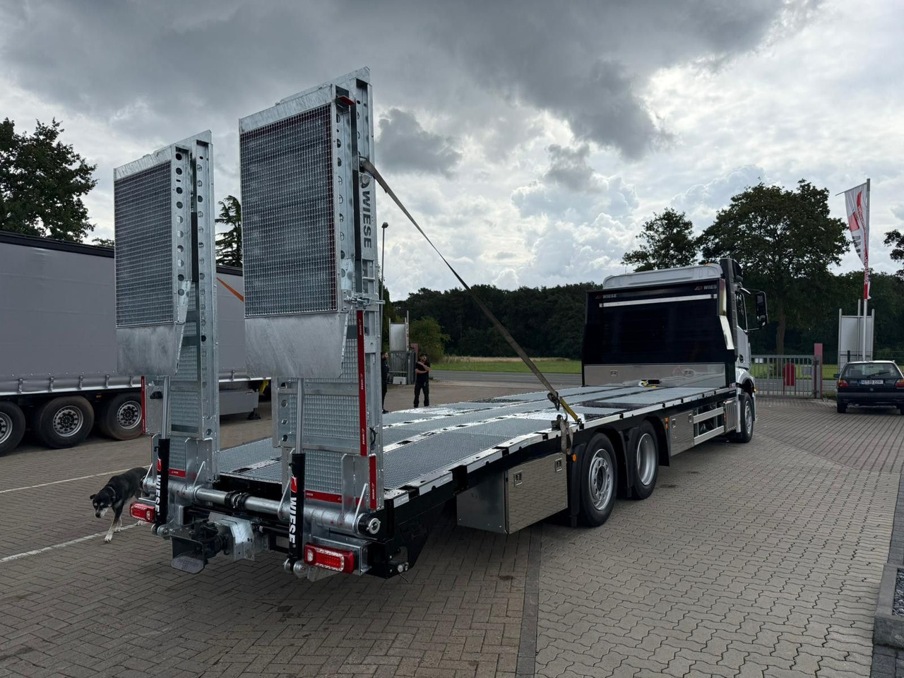 Mercedes-Benz Actros mit Rampen, Maschinentransporter - Camion plateau: photos 3 Mercedes-Benz Actros mit Rampen, Maschinentransporter - Camion plateau: photos 3