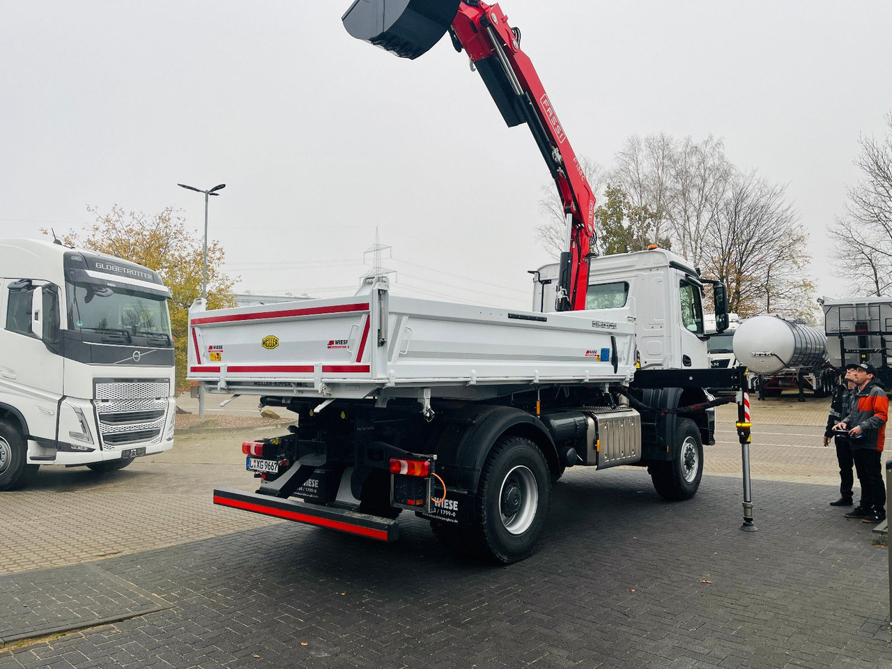 Camion benne, Camion grue Mercedes-Benz Arocs 1835  4x4 Meiller Fassi F135 Kran Kipper: photos 7