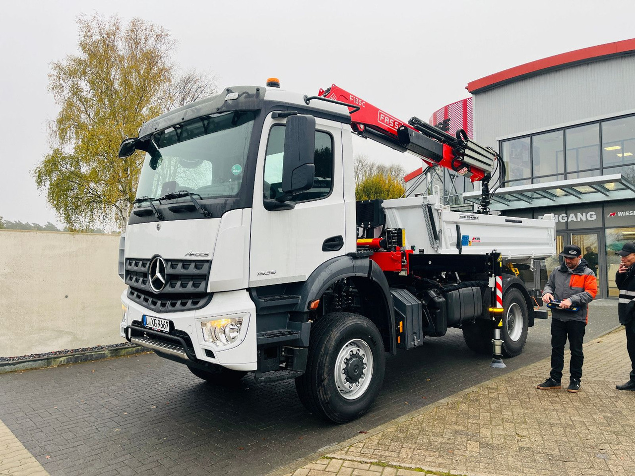 Mercedes-Benz Arocs 1835 4x4 Meiller Fassi Kran Kipper - Camion benne, Camion grue: photos 1 Mercedes-Benz Arocs 1835 4x4 Meiller Fassi Kran Kipper - Camion benne, Camion grue: photos 1