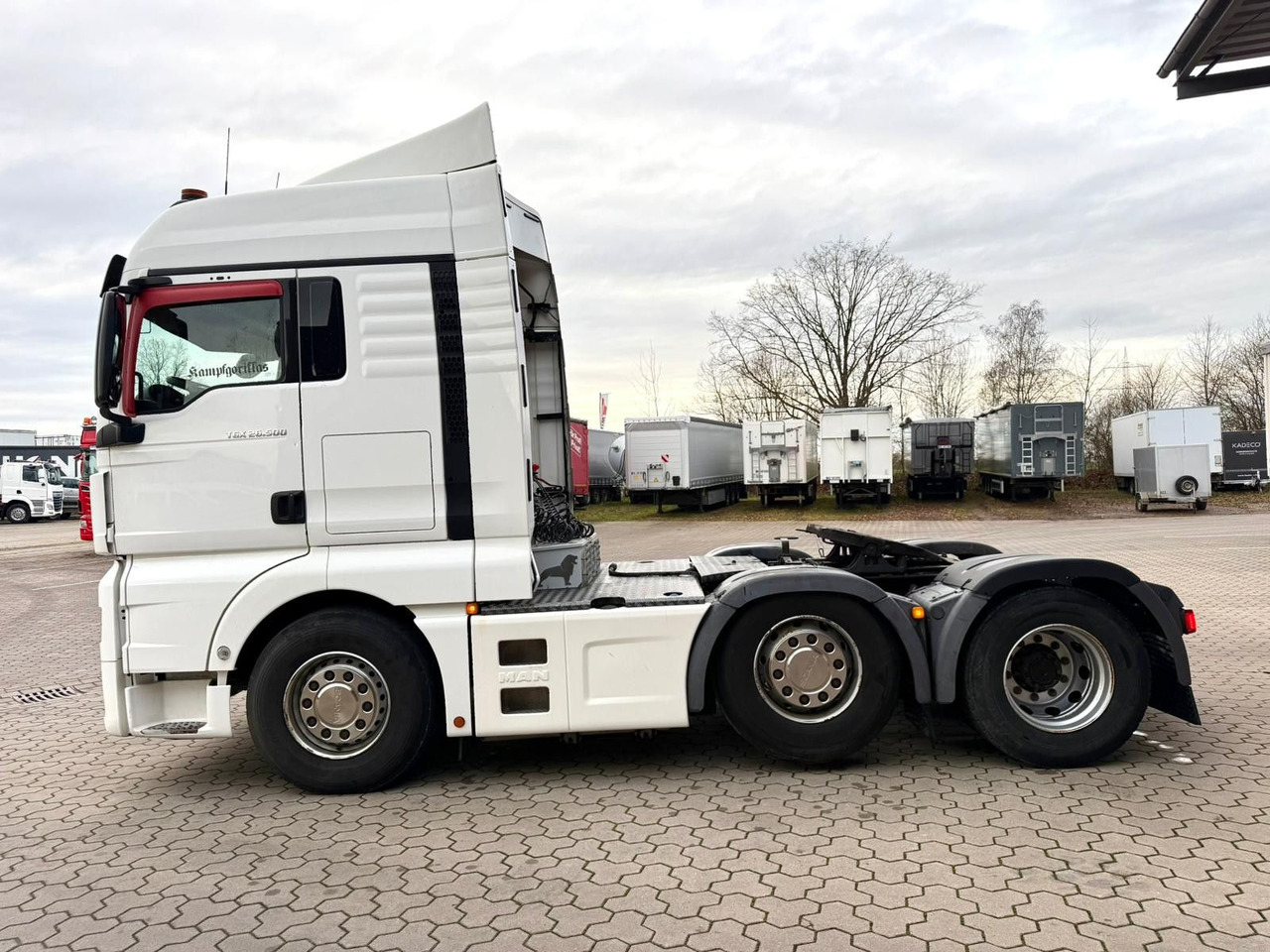 MAN TGX 26.500 6x2 Hydraulik Exklusiv Innenraum - Tracteur routier: photos 5 MAN TGX 26.500 6x2 Hydraulik Exklusiv Innenraum - Tracteur routier: photos 5