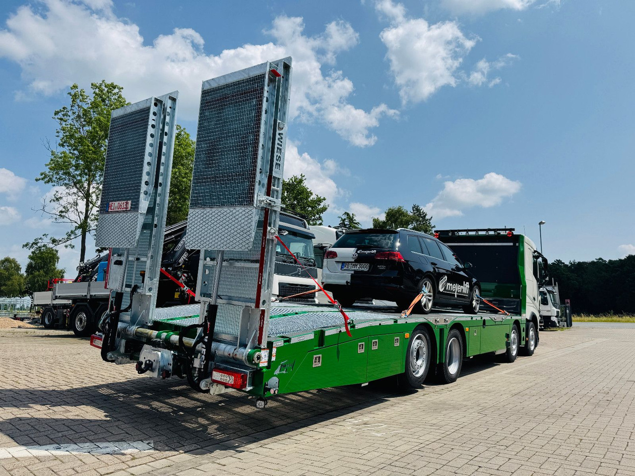 Volvo Arbeitsbühnen Baumaschinentransporter mit Rampen - Camion plateau: photos 4 Volvo Arbeitsbühnen Baumaschinentransporter mit Rampen - Camion plateau: photos 4