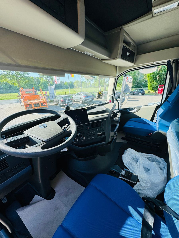 Camion grue Volvo FH 500 8x2 mit F710RA.2.27 L426 und V20 Winde: photos 12