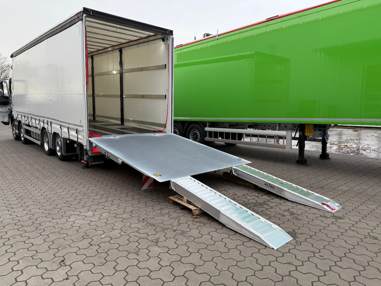 Volvo FH 500 Gabelstaplertransporter LBW 9t Dhollandia - Remorqueuse: photos 5 Volvo FH 500 Gabelstaplertransporter LBW 9t Dhollandia - Remorqueuse: photos 5