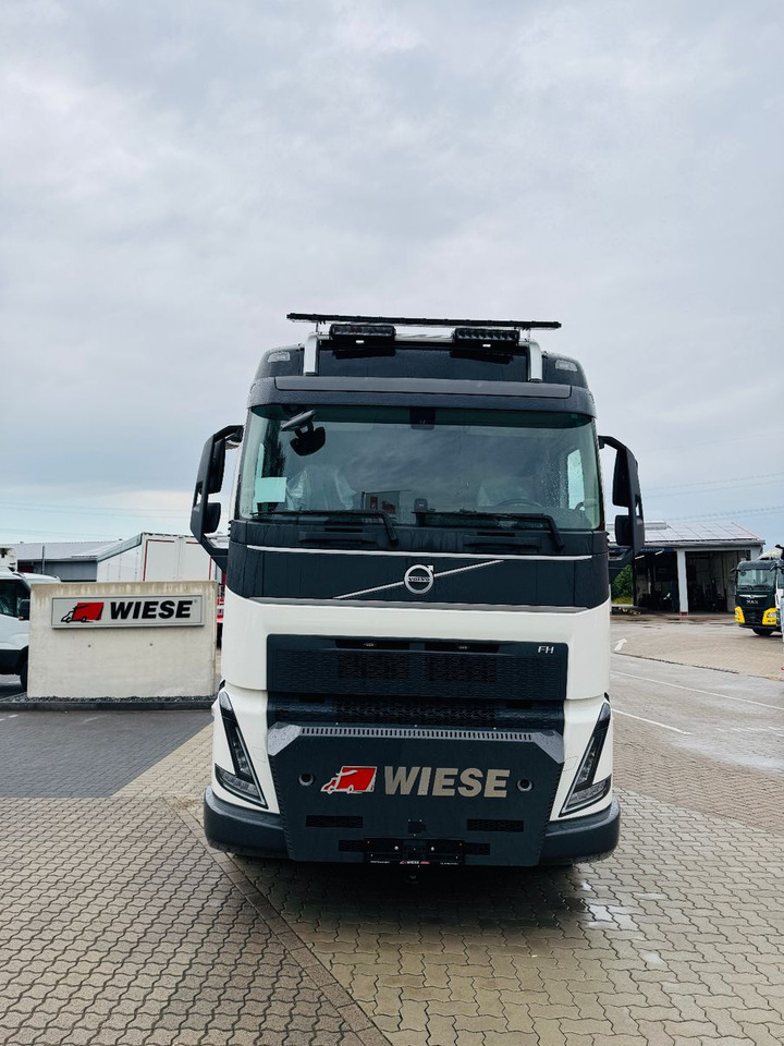 Volvo FH540 10x4 mit F1150 Ladekran, Sattelzugmaschine - Camion grue: photos 3 Volvo FH540 10x4 mit F1150 Ladekran, Sattelzugmaschine - Camion grue: photos 3