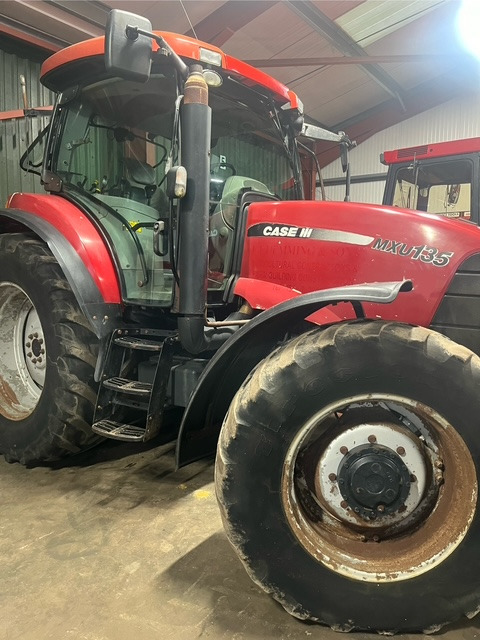 CASE IH MXU 135 - Tracteur agricole: photos 1 CASE IH MXU 135 - Tracteur agricole: photos 1