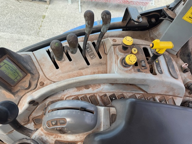 New Holland T7.200 - Tracteur agricole: photos 3 New Holland T7.200 - Tracteur agricole: photos 3
