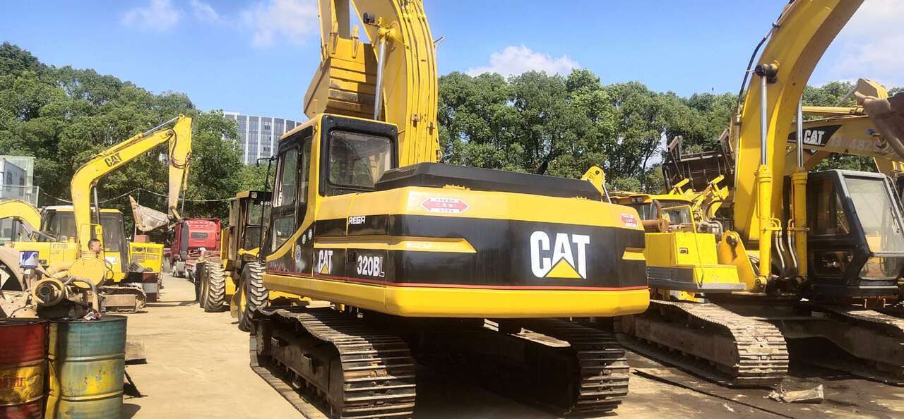 CATERPILLAR 320BL - Pelle sur chenille: photos 2 CATERPILLAR 320BL - Pelle sur chenille: photos 2
