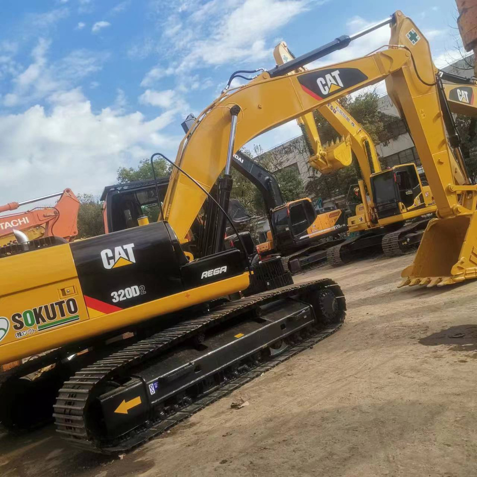 CATERPILLAR 320D2 - Pelle sur chenille: photos 1 CATERPILLAR 320D2 - Pelle sur chenille: photos 1