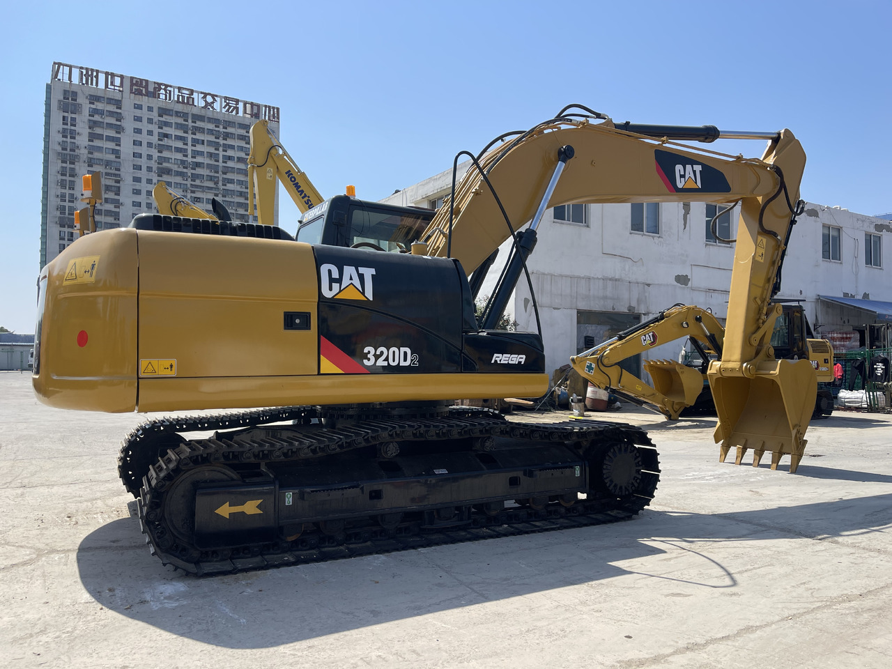 CATERPILLAR 320D2 - Pelle sur chenille: photos 4 CATERPILLAR 320D2 - Pelle sur chenille: photos 4