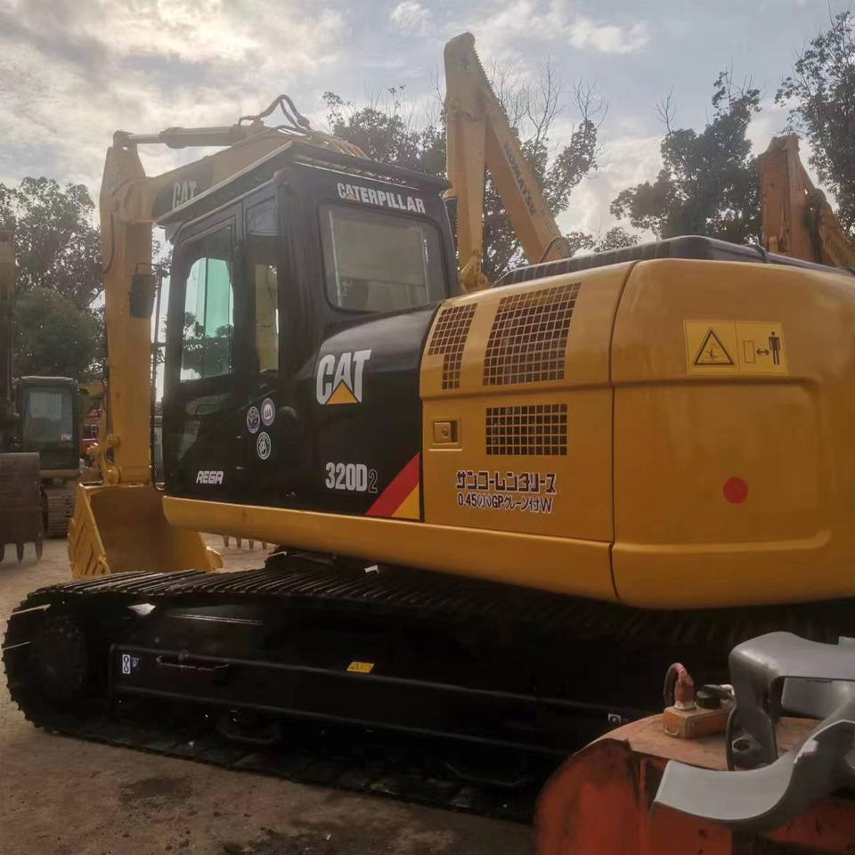 CATERPILLAR 320D2 - Pelle sur chenille: photos 4 CATERPILLAR 320D2 - Pelle sur chenille: photos 4