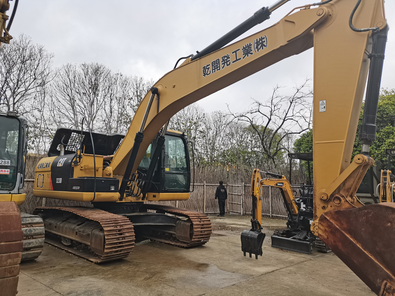 CATERPILLAR 323D - Pelle sur chenille: photos 3 CATERPILLAR 323D - Pelle sur chenille: photos 3