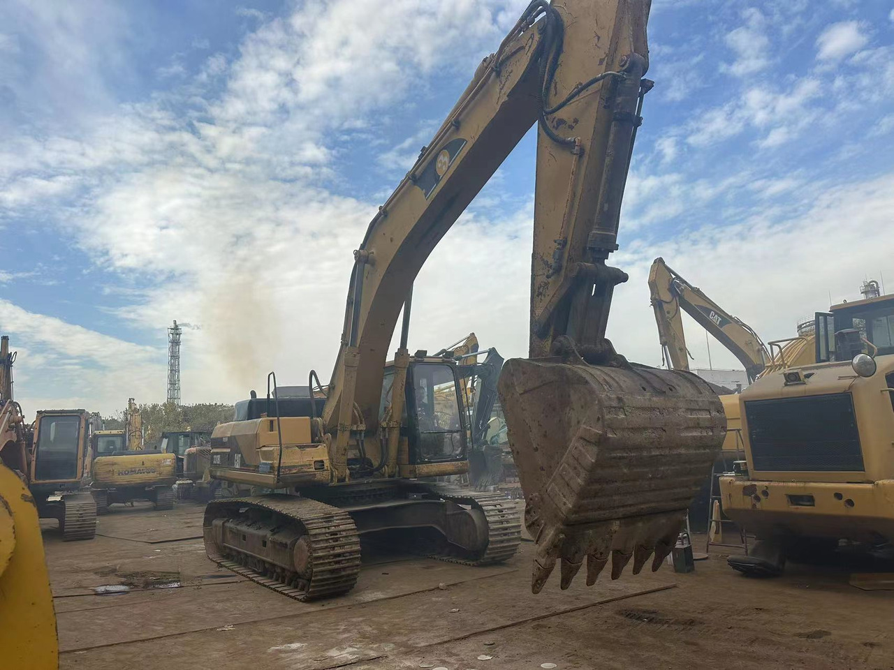 CATERPILLAR 330BL - Pelle sur chenille: photos 2 CATERPILLAR 330BL - Pelle sur chenille: photos 2