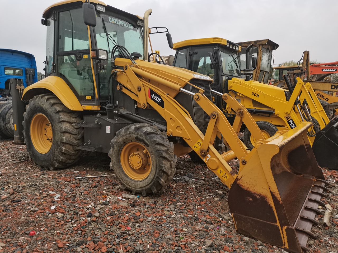 CATERPILLAR 420F - Tractopelle: photos 3 CATERPILLAR 420F - Tractopelle: photos 3