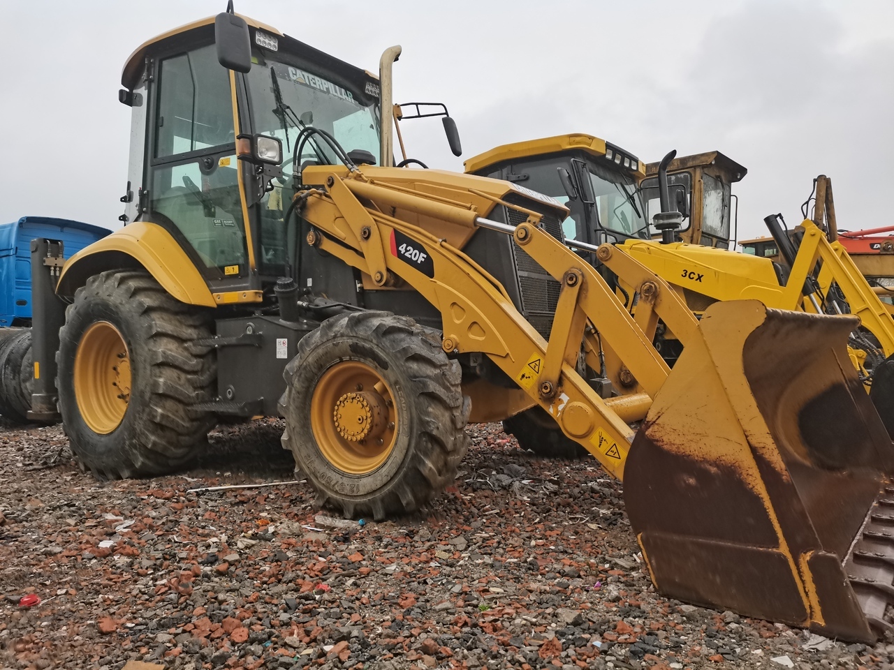 CATERPILLAR 420F - Tractopelle: photos 1 CATERPILLAR 420F - Tractopelle: photos 1