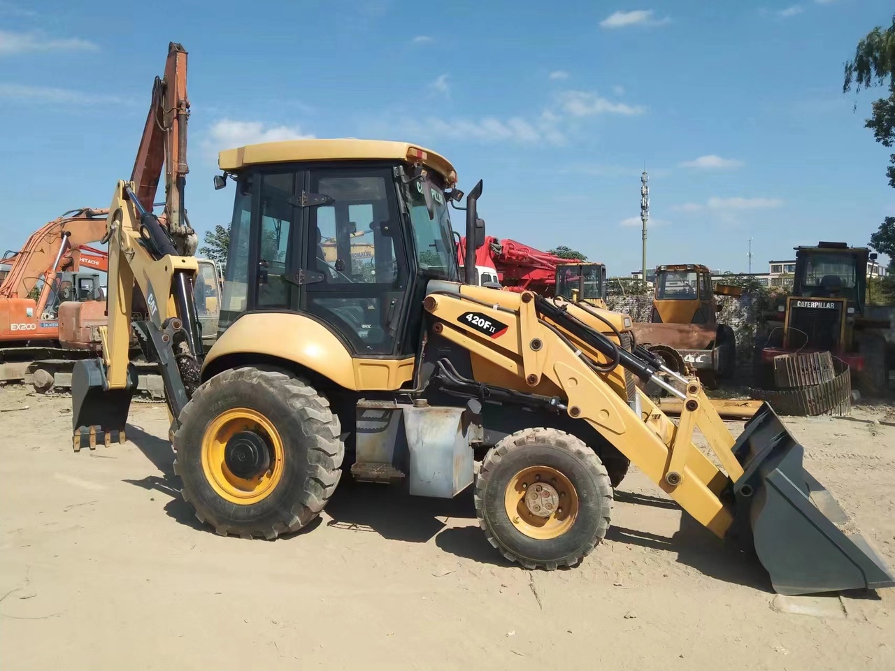CATERPILLAR 420F - Tractopelle: photos 1 CATERPILLAR 420F - Tractopelle: photos 1