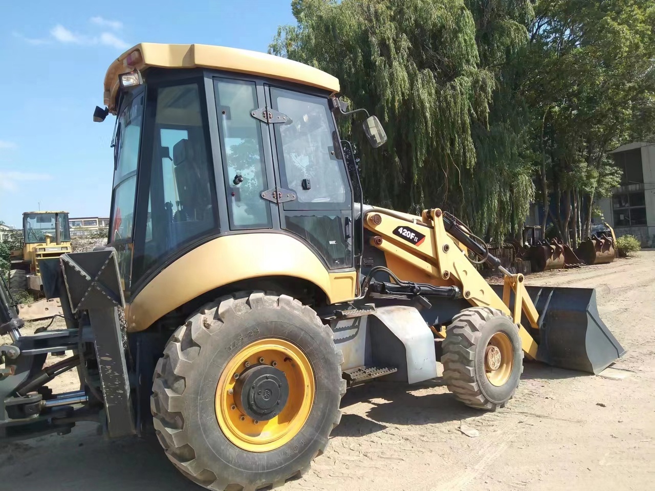 CATERPILLAR 420F - Tractopelle: photos 3 CATERPILLAR 420F - Tractopelle: photos 3