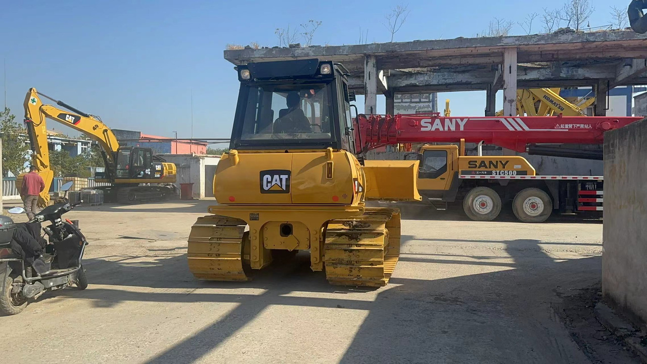 CATERPILLAR CAT-D5K-bulldozer - Bulldozer: photos 4 CATERPILLAR CAT-D5K-bulldozer - Bulldozer: photos 4
