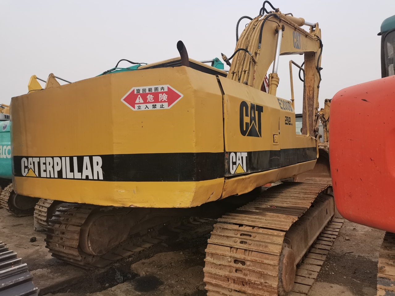 CATERPILLAR CAT-E200 - Pelle sur chenille: photos 1 CATERPILLAR CAT-E200 - Pelle sur chenille: photos 1