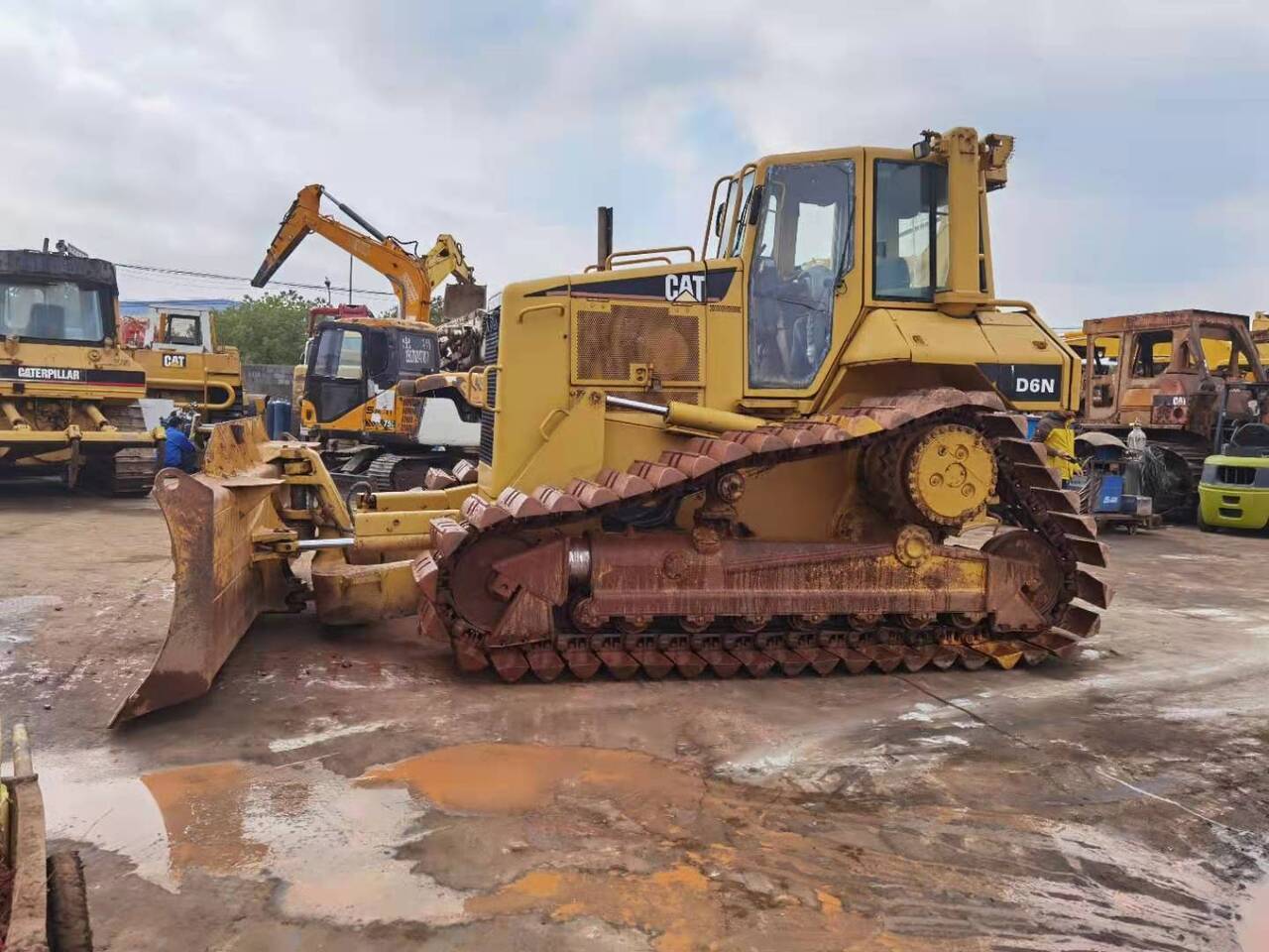 CATERPILLAR D6N - Bulldozer: photos 1 CATERPILLAR D6N - Bulldozer: photos 1