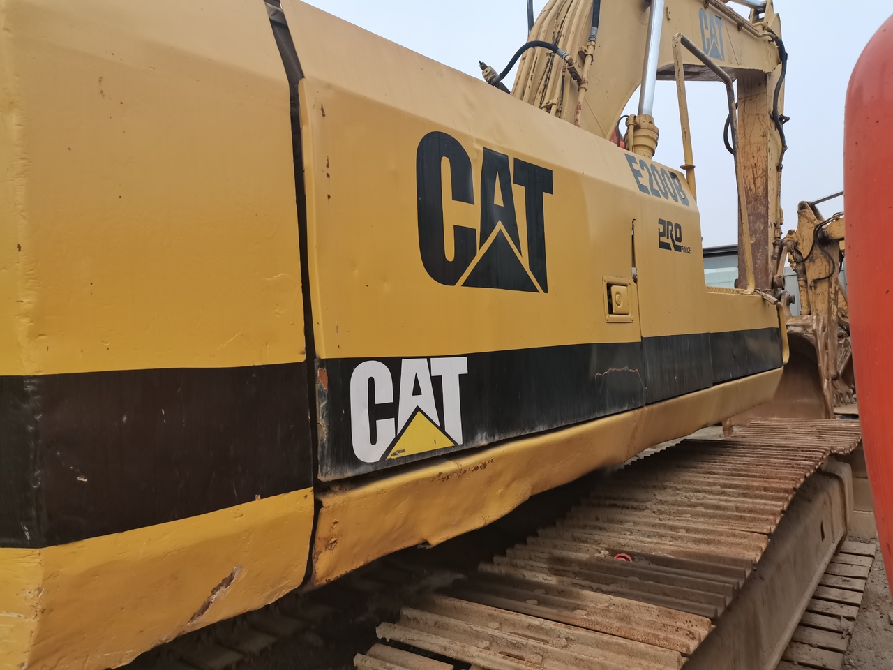 CATERPILLAR E200 - Pelle sur chenille: photos 4 CATERPILLAR E200 - Pelle sur chenille: photos 4
