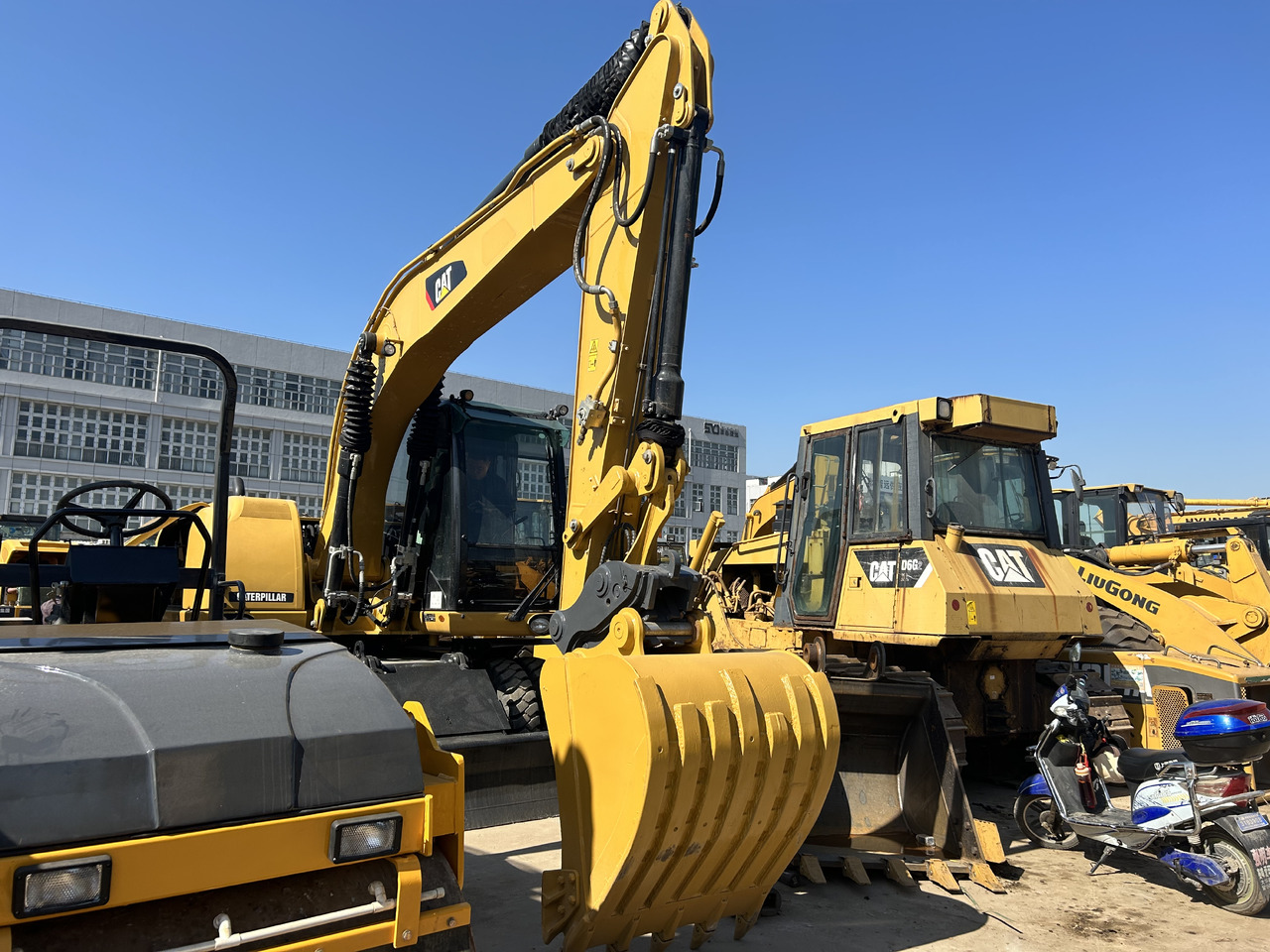 CATERPILLAR M318 - Pelle sur pneus: photos 3 CATERPILLAR M318 - Pelle sur pneus: photos 3