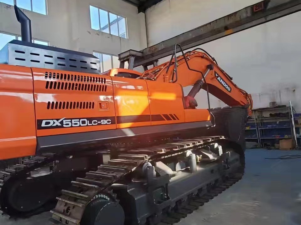 DOOSAN 550LC-9C - Pelle sur chenille: photos 1 DOOSAN 550LC-9C - Pelle sur chenille: photos 1
