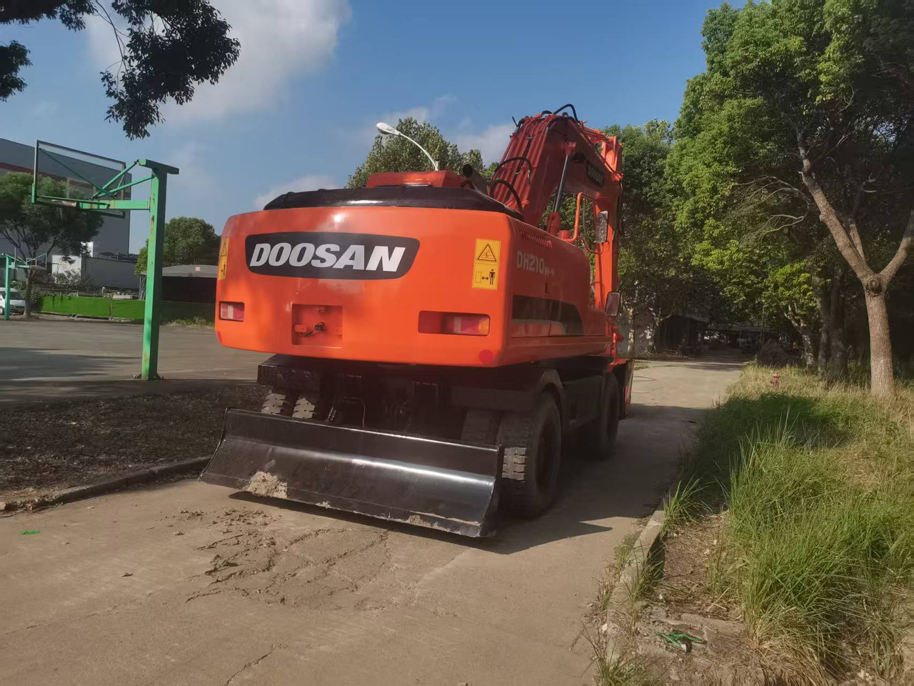 DOOSAN DH210W-9C - Pelle sur pneus: photos 3 DOOSAN DH210W-9C - Pelle sur pneus: photos 3