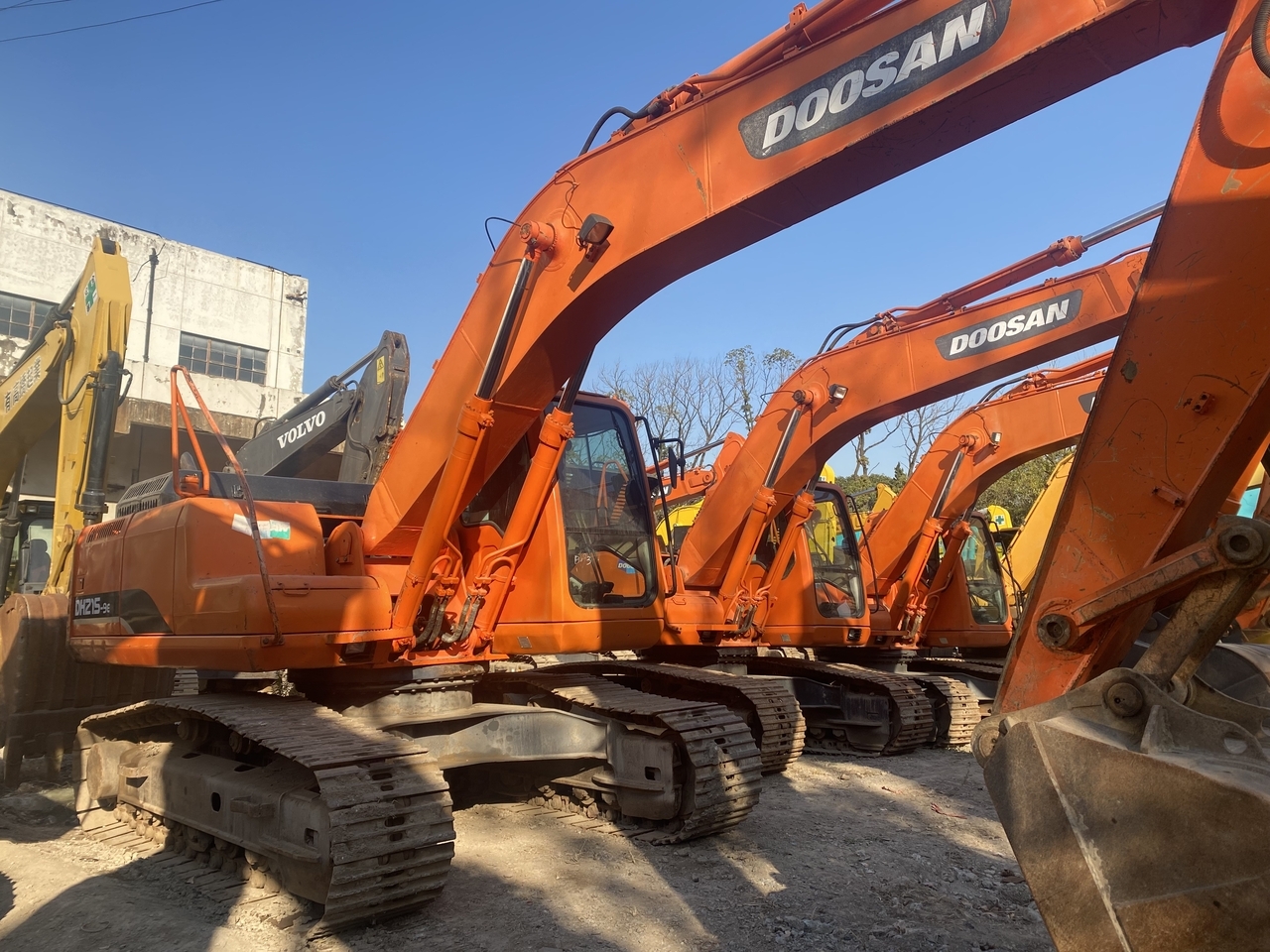 DOOSAN DH215-9E - Pelle sur chenille: photos 1 DOOSAN DH215-9E - Pelle sur chenille: photos 1