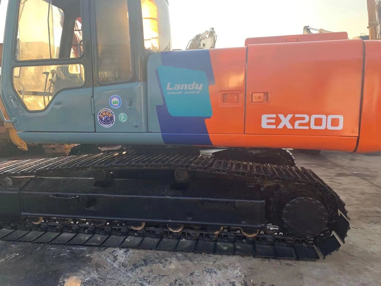 HITACHI EX200-2 - Pelle sur chenille: photos 5 HITACHI EX200-2 - Pelle sur chenille: photos 5