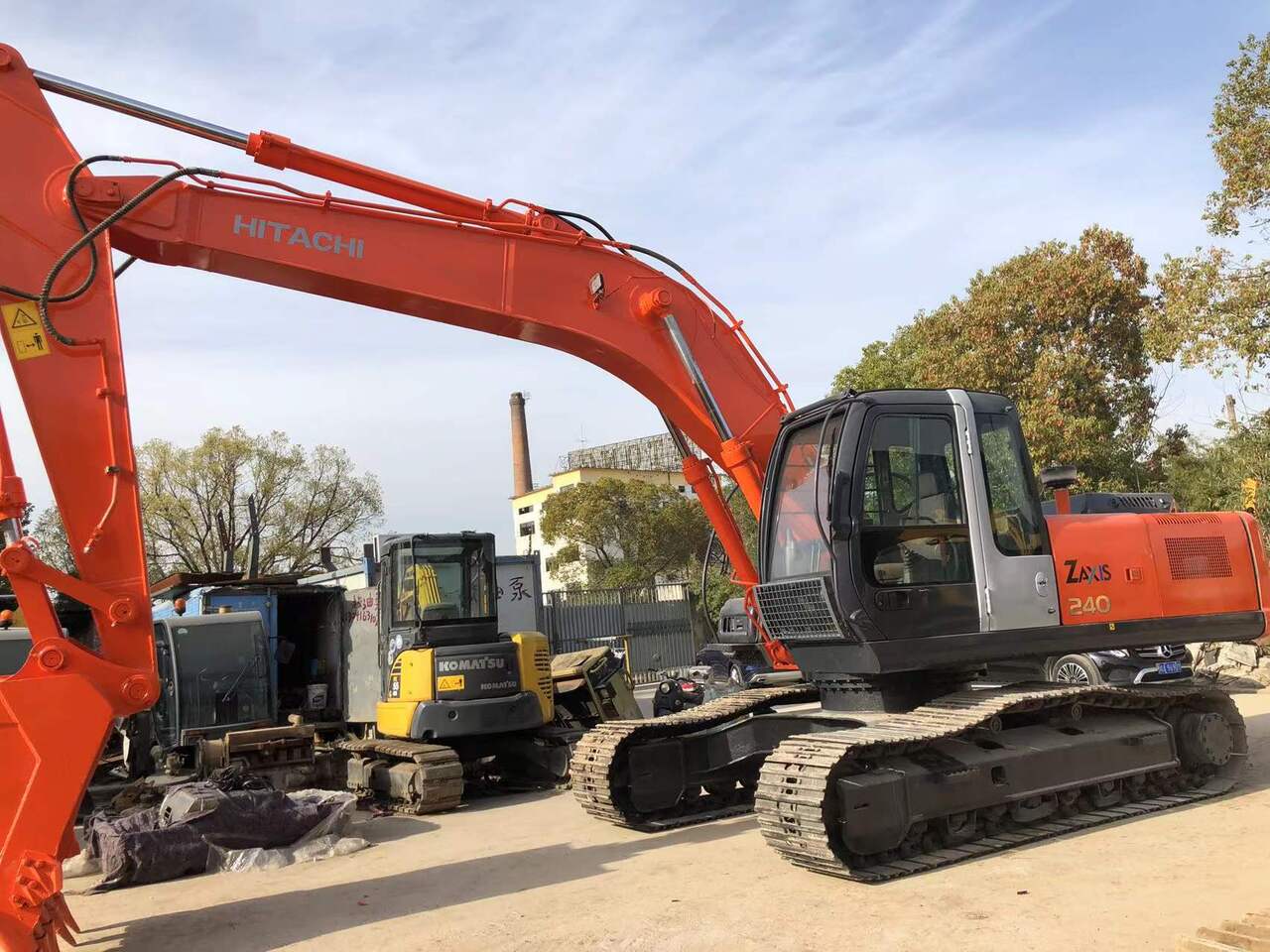 HITACHI ZX240 - Pelle sur chenille: photos 1 HITACHI ZX240 - Pelle sur chenille: photos 1