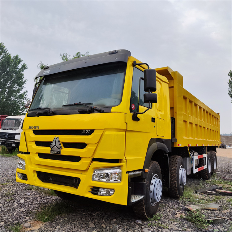 HOWO HOWO371 8x4 tipper - Camion benne: photos 3 HOWO HOWO371 8x4 tipper - Camion benne: photos 3